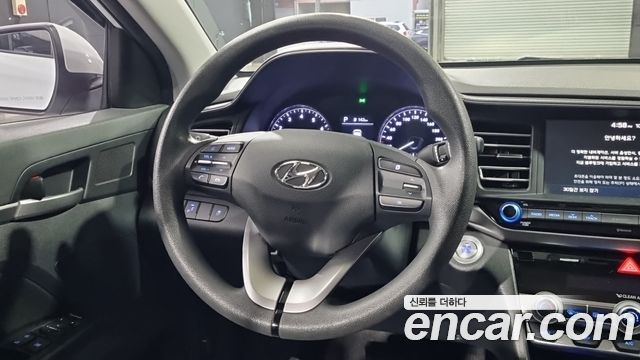 Hyundai AVANTE 2019 — photo 12
