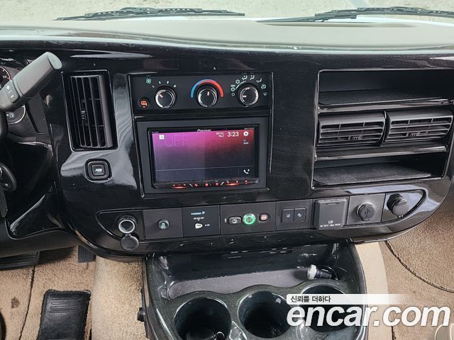 GMC Savana 2020 — photo 7