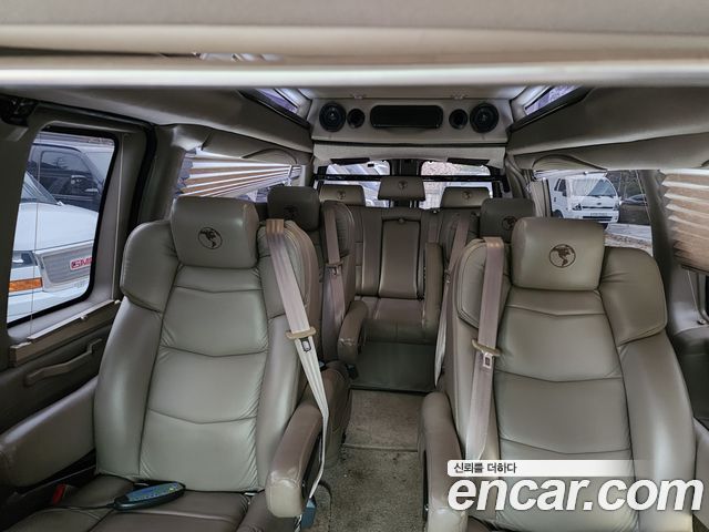 GMC Savana 2020 — photo 15
