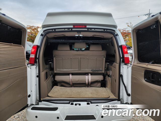 GMC Savana 2020 — photo 18