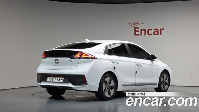 Hyundai Ioniq 2020 — photo 2