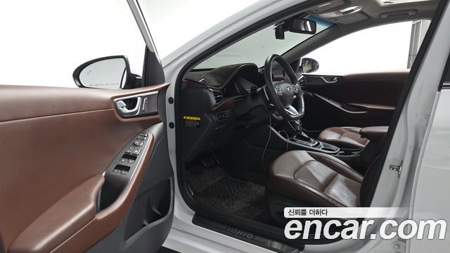 Hyundai Ioniq 2020 — photo 13