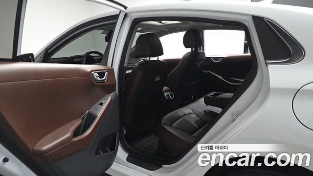 Hyundai Ioniq 2020 — photo 18