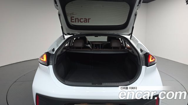 Hyundai Ioniq 2020 — photo 26