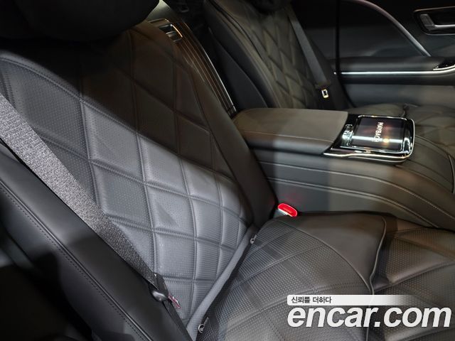 Mercedes-Benz S-Class 2023 — photo 17