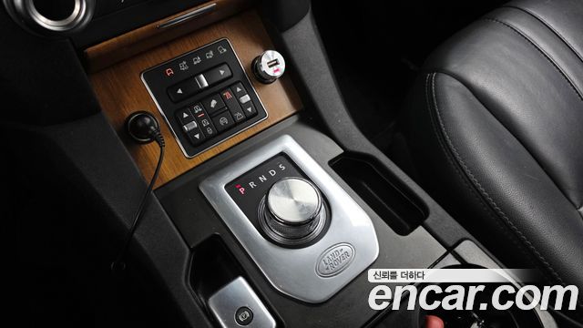 Land Rover Discovery 2014 — photo 9