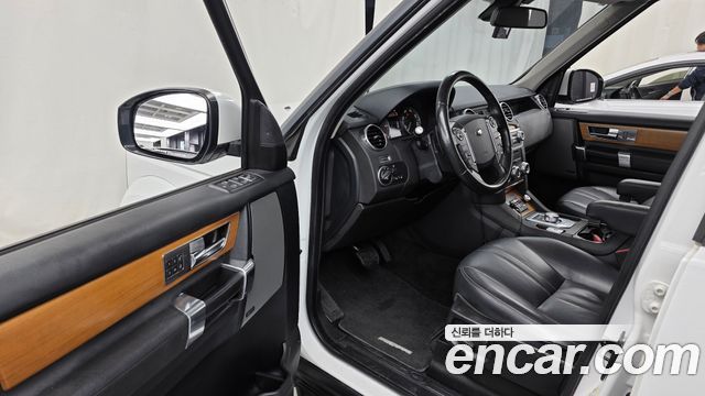 Land Rover Discovery 2014 — photo 10
