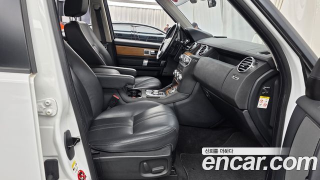Land Rover Discovery 2014 — photo 11