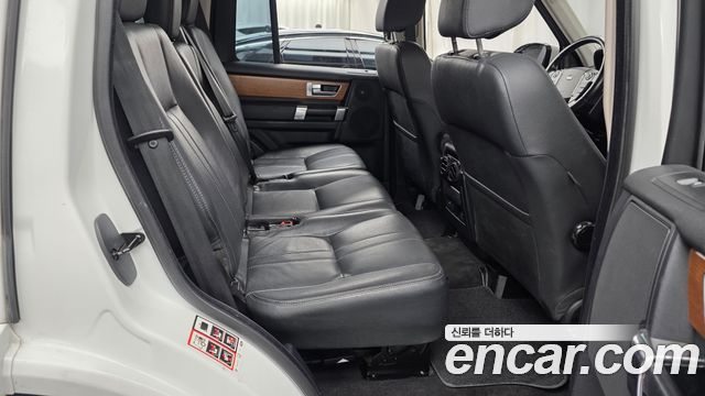 Land Rover Discovery 2014 — photo 12