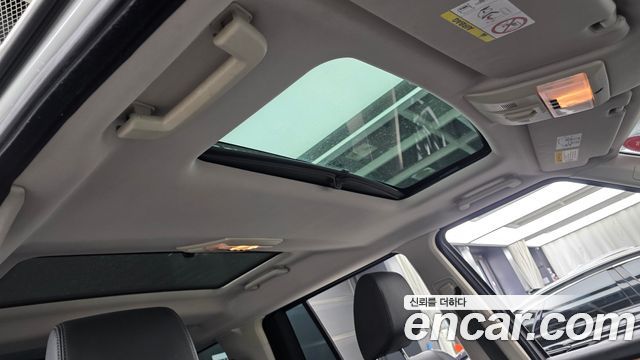 Land Rover Discovery 2014 — photo 17