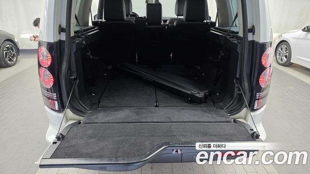 Land Rover Discovery 2014 — photo 20