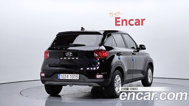 Hyundai Venue 2023 — photo 2