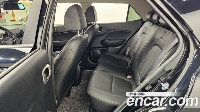 Hyundai Venue 2023 — photo 17