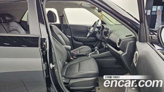 Hyundai Venue 2023 — photo 18