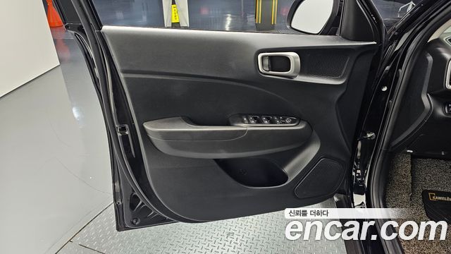 Hyundai Venue 2023 — photo 14