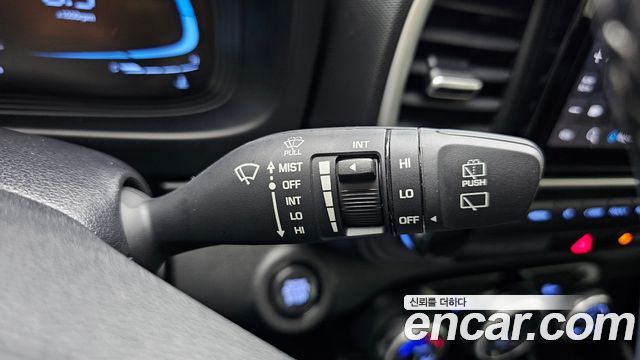 Hyundai Venue 2023 — photo 28