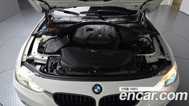 BMW 3-Series 2018 — photo 6