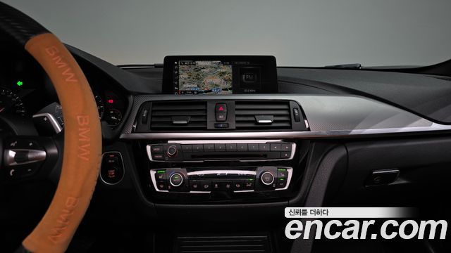 BMW 3-Series 2018 — photo 20