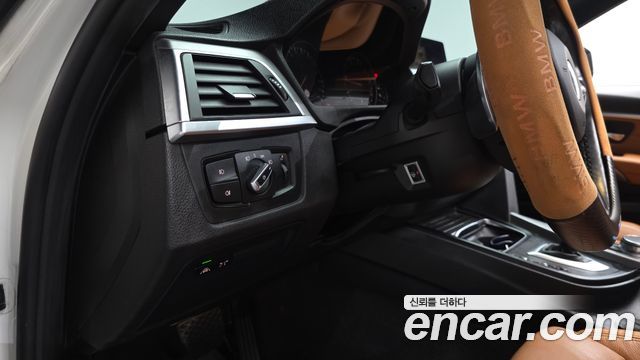 BMW 3-Series 2018 — photo 25