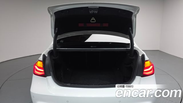 BMW 3-Series 2018 — photo 26