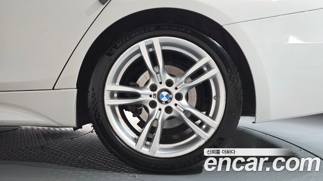 BMW 3-Series 2018 — photo 7