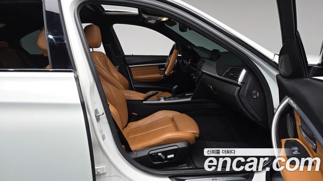 BMW 3-Series 2018 — photo 16