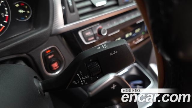 BMW 3-Series 2018 — photo 28