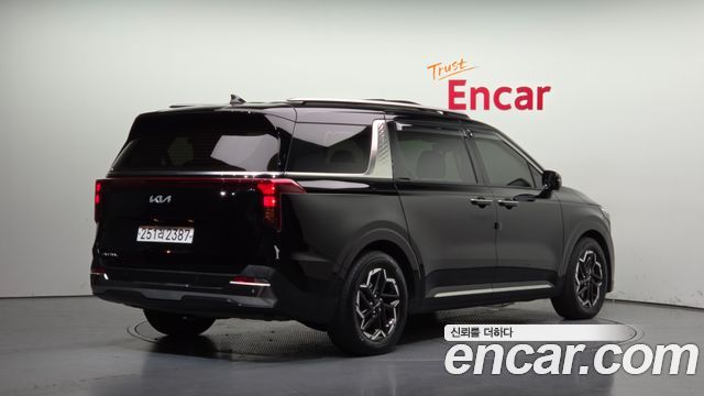 Kia Canival 2025 — photo 2