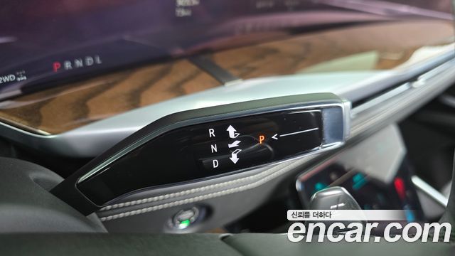 Cadillac Escalade 2025 — photo 9