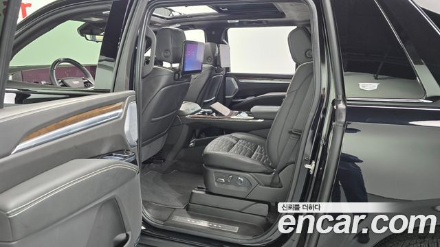 Cadillac Escalade 2025 — photo 11