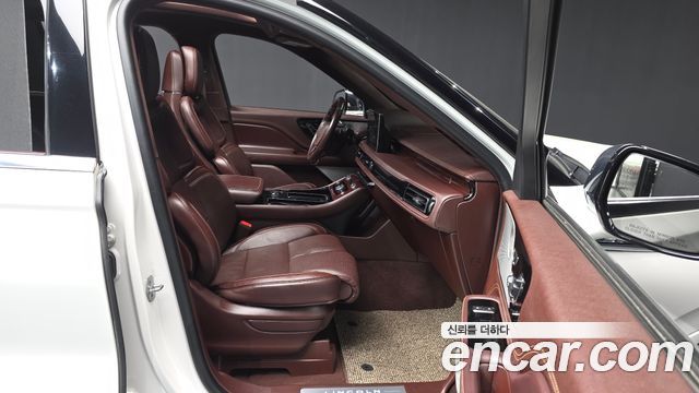 Lincoln Aviator 2022 — photo 11