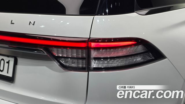 Lincoln Aviator 2023 — photo 9