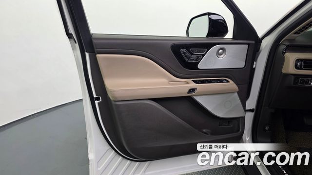 Lincoln Aviator 2023 — photo 14