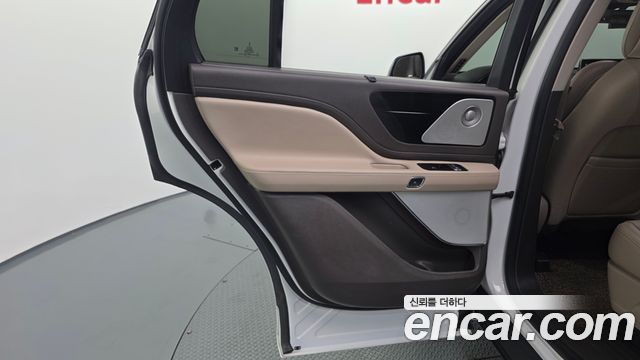 Lincoln Aviator 2023 — photo 15