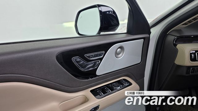 Lincoln Aviator 2023 — photo 34