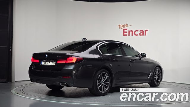 BMW 5-Series 2021 — photo 2