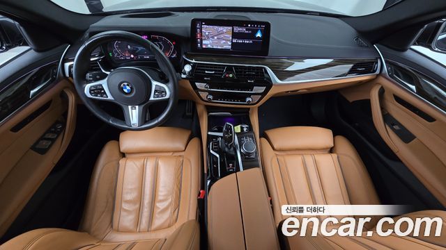 BMW 5-Series 2021 — photo 10