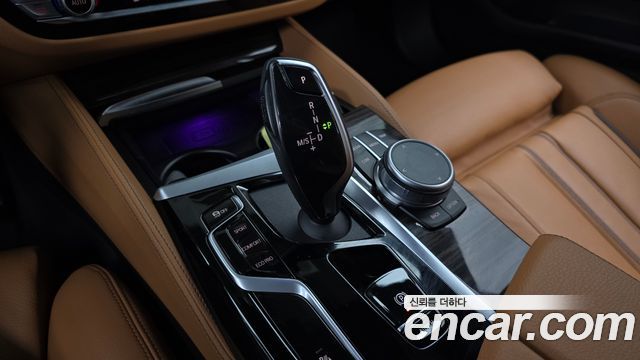 BMW 5-Series 2021 — photo 12