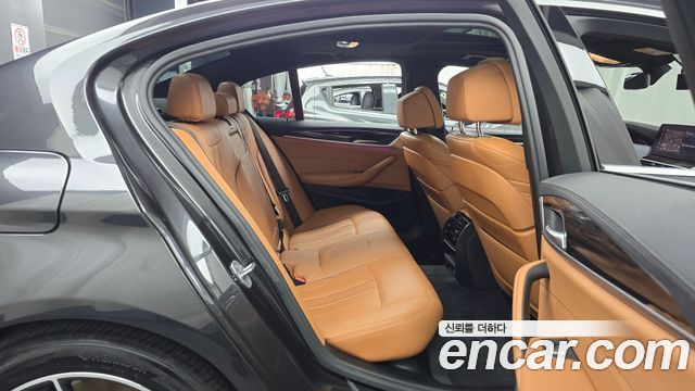 BMW 5-Series 2021 — photo 17