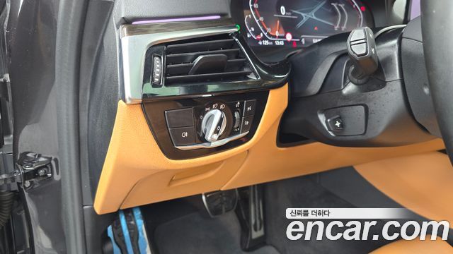 BMW 5-Series 2021 — photo 26