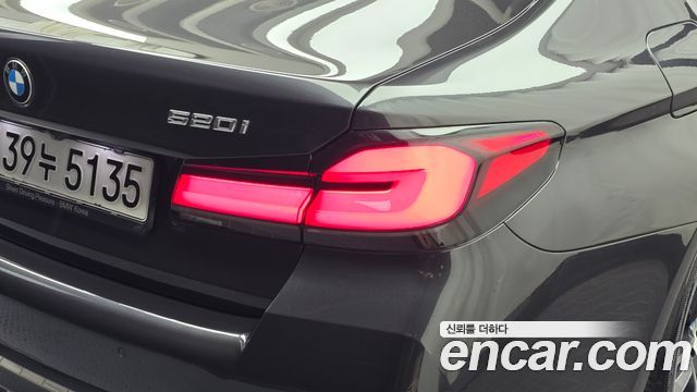 BMW 5-Series 2021 — photo 9