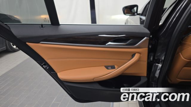 BMW 5-Series 2021 — photo 15