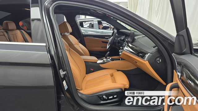BMW 5-Series 2021 — photo 16