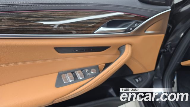 BMW 5-Series 2021 — photo 28