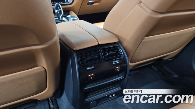 BMW 5-Series 2021 — photo 31