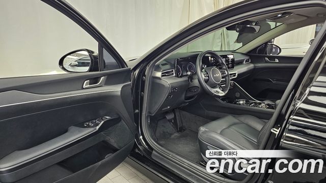 Kia K5 2023 — photo 10