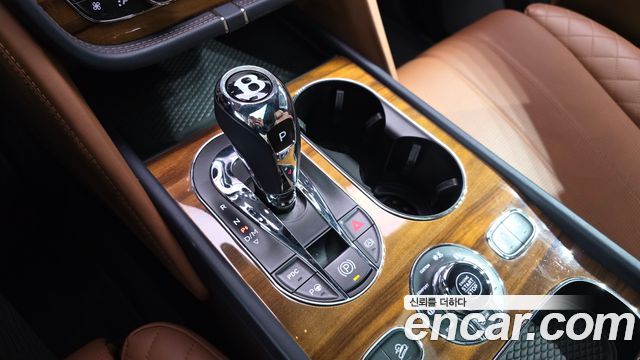 Bentley Bentayga 2018 — photo 12
