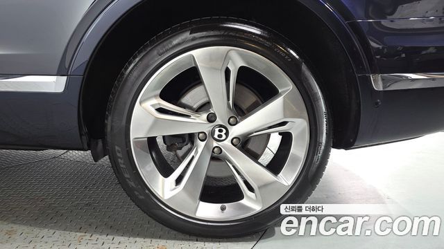 Bentley Bentayga 2018 — photo 7