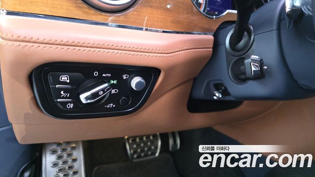 Bentley Bentayga 2018 — photo 28