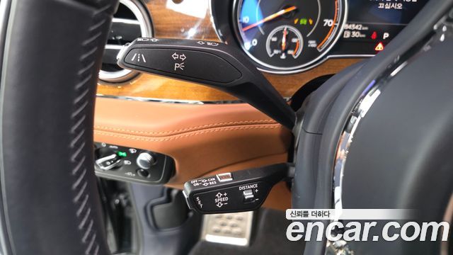 Bentley Bentayga 2018 — photo 30